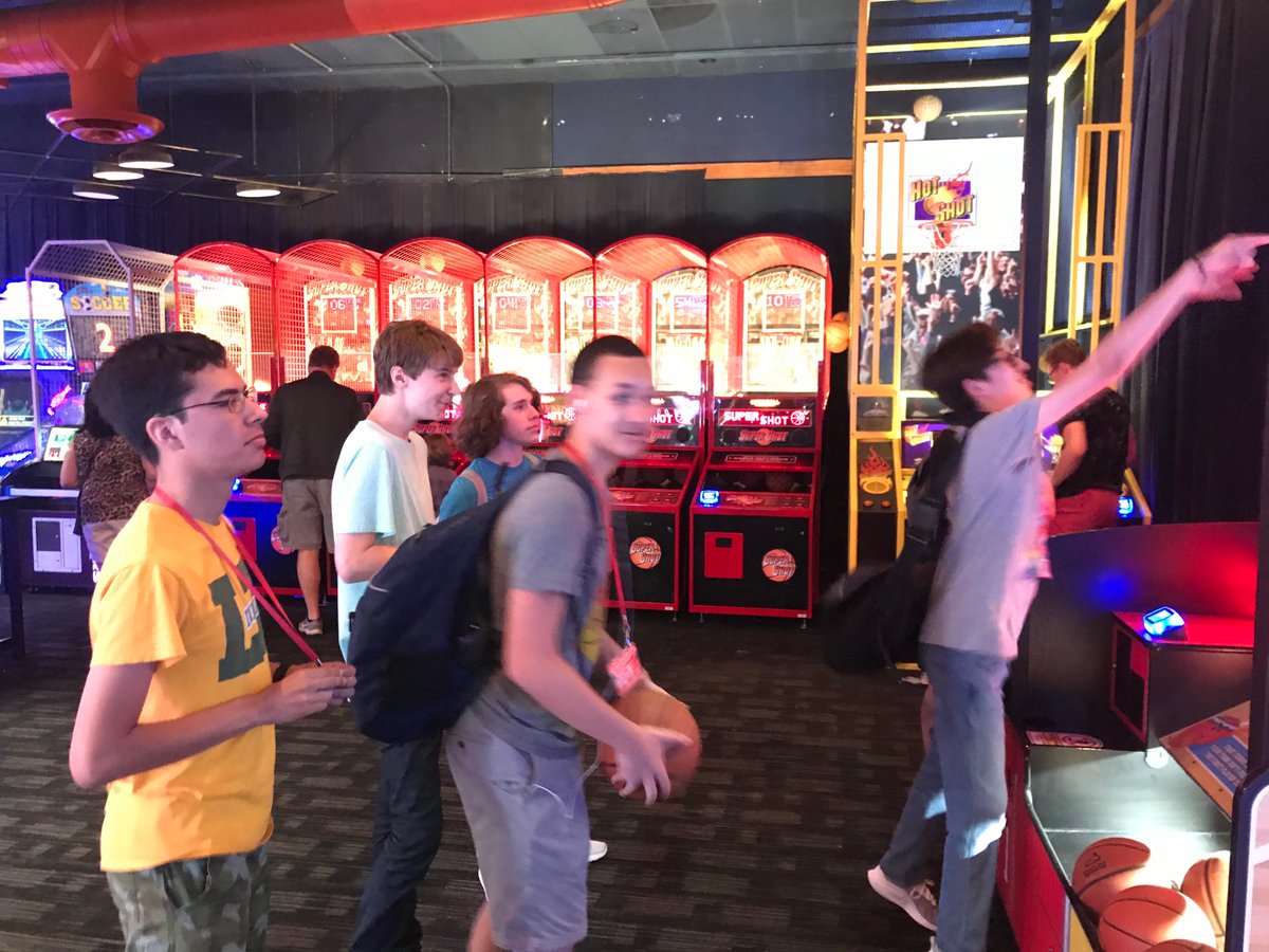 CCE_Columbia's tweet photo. #SummeratColumbia @IAMColumbia @ColumbiaChi #GameDevelopment high schoolers doing #research and sharing their winnings. @ColumAdmit @ColumAlum #creative2career #creativesrule #talentliveshere @DaveandBusters https://t.co/N8Nr56iy1Q