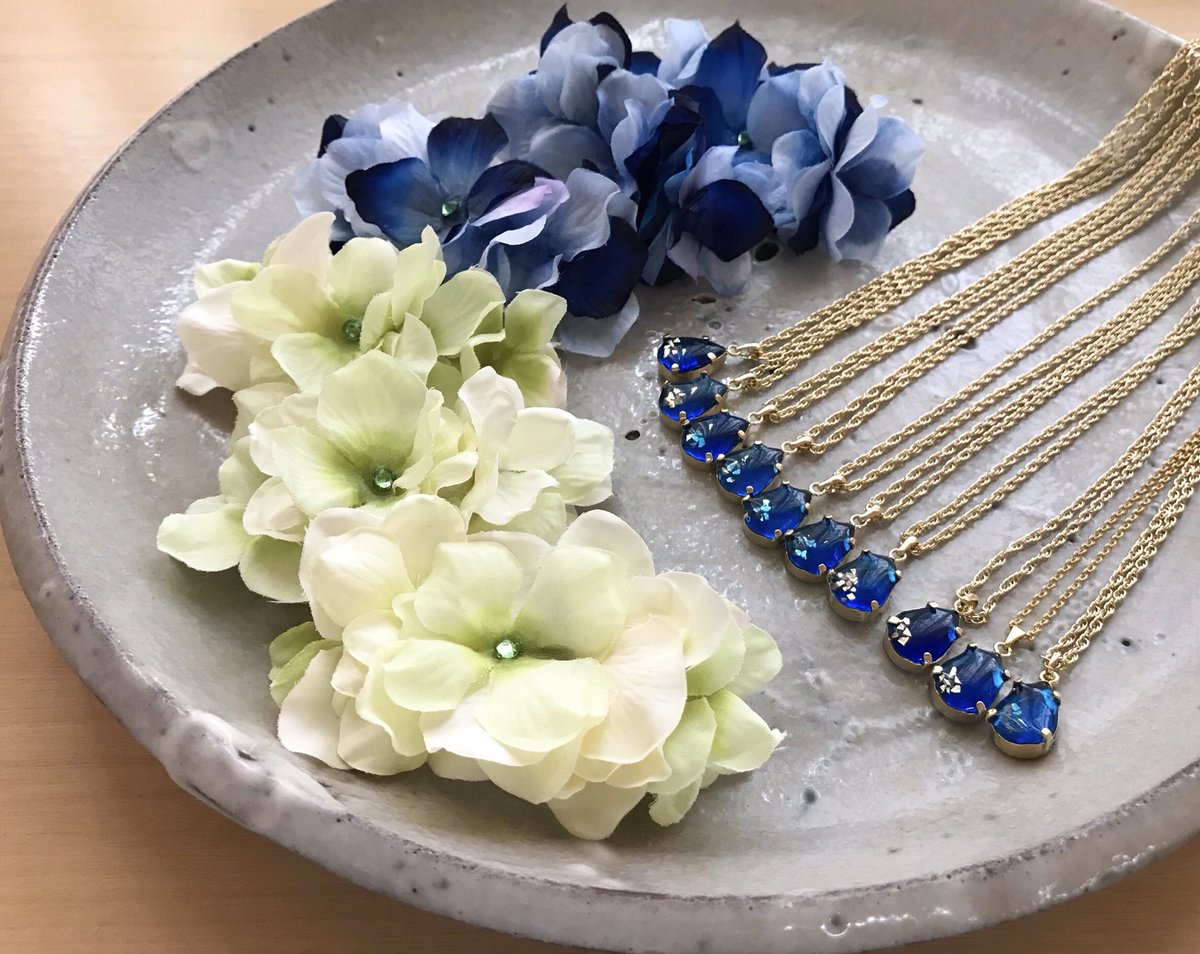 Handwork18's tweet photo. 【作家紹介No.7】砂田紗彩

主に樹脂を扱った作品を制作しています。今回の展示では言葉をモチーフにしたアクセサリーの展示をします。

Twitter→@samosam0_ https://t.co/S3oUkRjtbz