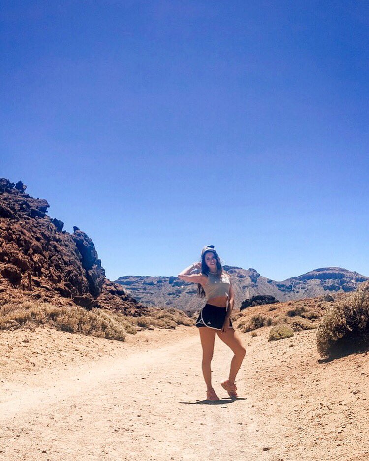 sudeldeckdudel's tweet photo. Heute geht’s zurück nach #Deutschland. Der #Urlaub auf #Teneriffa ist leider zu Ende :( Ab #Sonntag gibt’s dann wieder #Streams auf #Twitch ! Ich freu mich schon! #TwitchDE #streamer #twitchgirls #streaming #StreamerNetwork #communitygoals #imbacksoon #PohakuMalu #justchatting https://t.co/bL9nKn2fH8