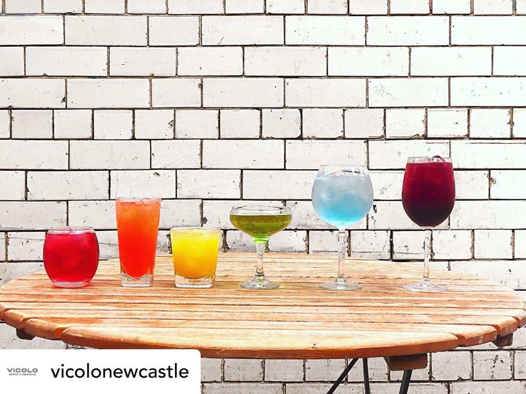 helloFIKAband's tweet image. Eeeee hiya 👋🏻👋🏻 TONIGHT! Great quiz, these increds drinks and Joe &amp;amp; El on the Pridiest Pride set of covers we could muster! Mebs see you there? 🌈❤️💃🏻🕺🏻❤️🌈xx
#hellofikaband #NEWCASTLEPRIDE @VicoloNewcastle