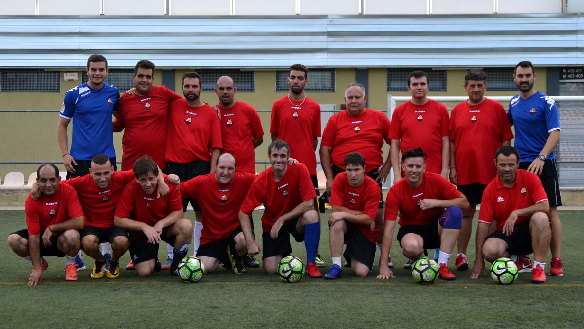 EsporTGNDigital's tweet photo. ⚽ #LaLigaGenuine | Confirmada la continuïtat del @CFReusDeportiu Genuine a @LaLiga Genuine. L'equip, ara dins de la @ffutbolbasereus, seguirà competint a nivell estatal 👉 https://t.co/1iCCLHRaEX #CFReusGenuine https://t.co/dOhMKpioBS