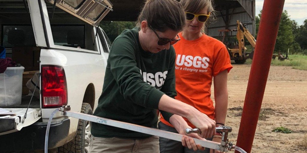 USGS_LMG's tweet photo. #FieldFotoFriday and #WomenInScience! #USGSLMG #LadyScientists, Drs. Knierim and Killian are leading an effort to measure the age of #groundwater as part of the #MAPWaterAvailabilityProject. #GroundwaterAge helps estimate how quickly water #Recharges the #GroundwaterResource https://t.co/4JrZHKRxBl