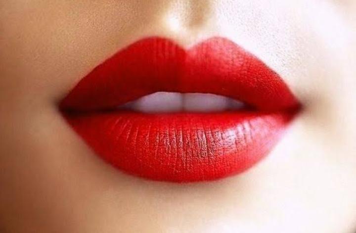 ( भँवरे माशूक़ )
©️मनोजकुमार साहु 

 रे भँवरे माशूक !
                तुझे क्या पता ?
 हम वह नगीना हैं -
               जिसे सिर्फ जोहरी  पहचान सकता है ।
               --●--