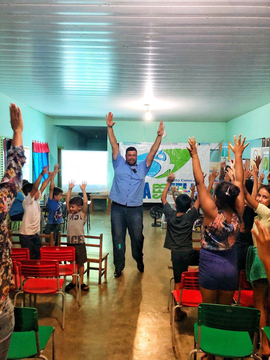 RFELBERG's tweet photo. Maior Comunidade sem presença Adventista as margens da bacia do Rio Guaporé recebe Missão Calebe. Junto com o OYIM o sonho é plantar uma nova igreja neste local. Primeira noite começou com tudo https://t.co/VcfpeF9wE9