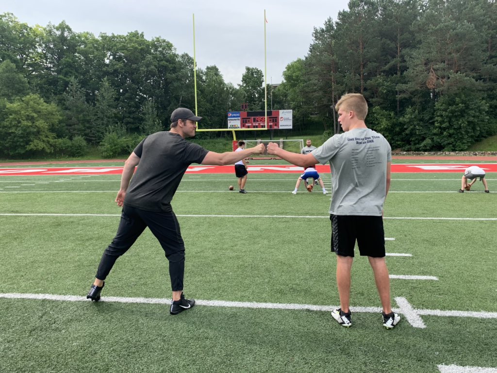 SpecialTeamsFB's tweet image. Day 3 morning session was awesome.  @vikings LS @KMcD47 came out to staff the session. Kevin trained up the snappers &amp;amp; offered up great tips to our specialists on how to better handle different game situations. The Pro demo was great. The campers all loved this part of the camp.