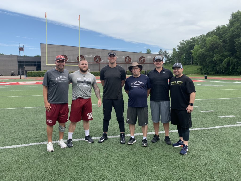 SpecialTeamsFB's tweet image. Day 3 morning session was awesome.  @vikings LS @KMcD47 came out to staff the session. Kevin trained up the snappers &amp;amp; offered up great tips to our specialists on how to better handle different game situations. The Pro demo was great. The campers all loved this part of the camp.