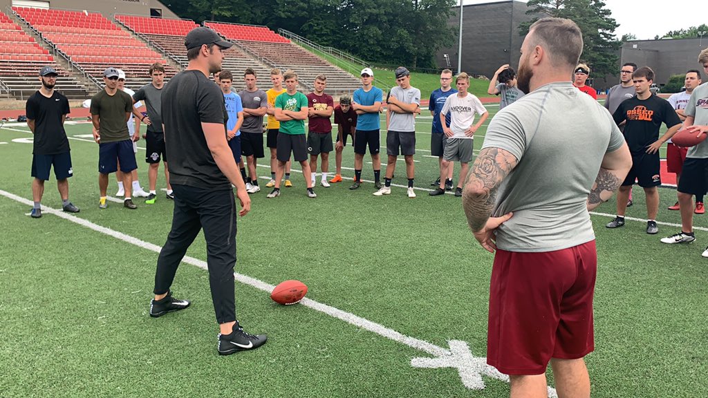 SpecialTeamsFB's tweet image. Day 3 morning session was awesome.  @vikings LS @KMcD47 came out to staff the session. Kevin trained up the snappers &amp;amp; offered up great tips to our specialists on how to better handle different game situations. The Pro demo was great. The campers all loved this part of the camp.
