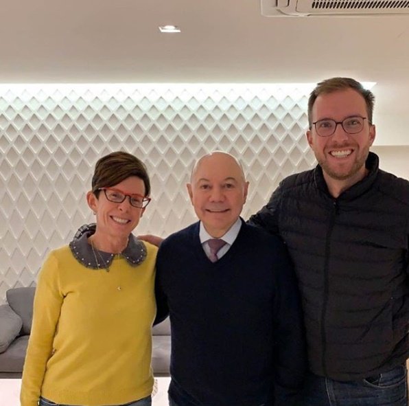 ClinicaDerm's tweet photo. Passando por aqui o deputado federal @viniciuspoit do Partido Novo e líder do Renovabr acompanhado de sua mãe Dra Marisa ... https://t.co/MQS550CtSF