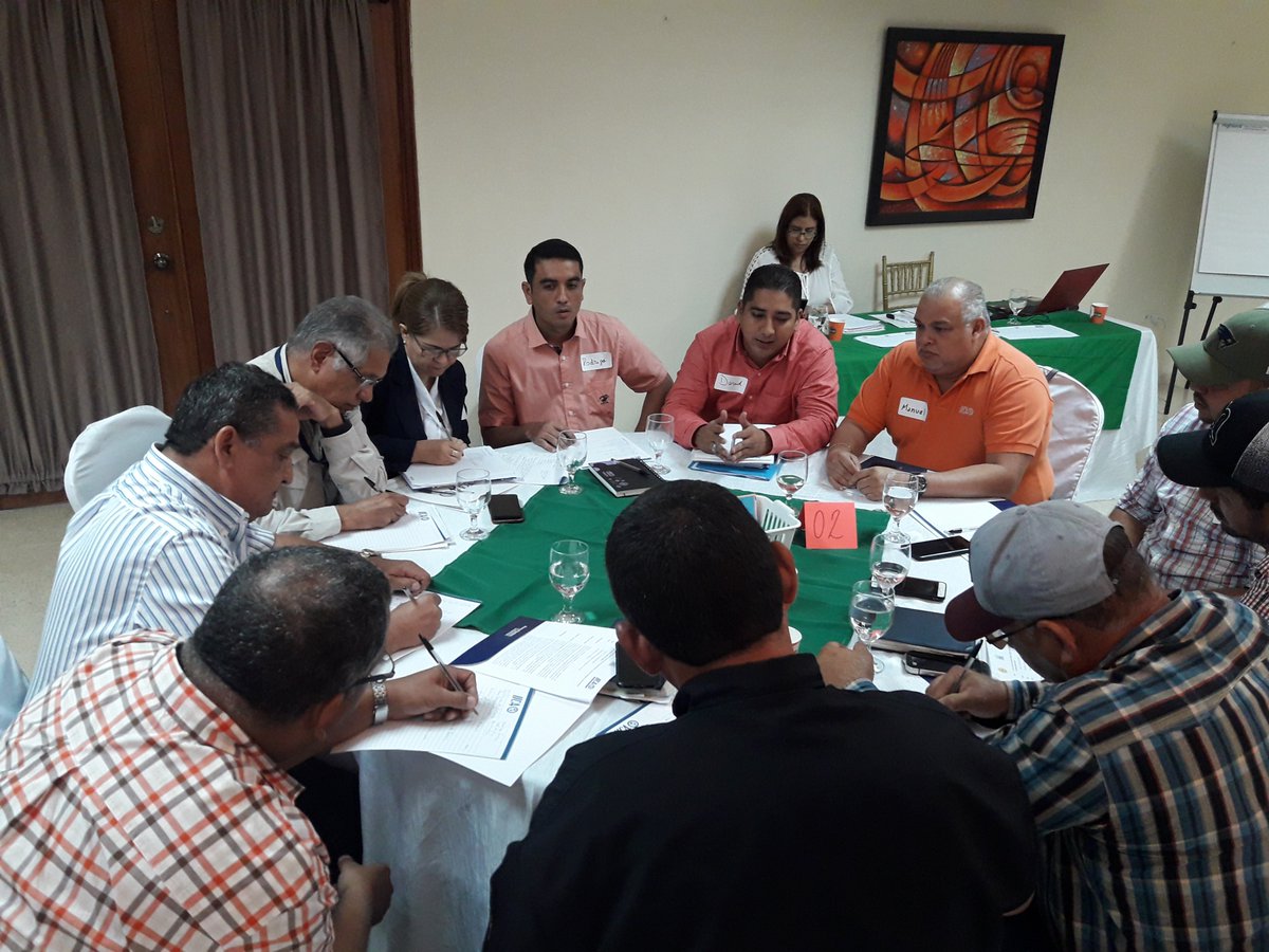 <a href="/IICA_PANAMA/">IICA-PANAMA</a>  apoya al sector arrocero de Panamá en el análisis de componentes para el Plan Nacional Competitivo, Incluyente y Sostenible del Arroz participan productores a nivel nacional.

<a href="/Analmo07Analmo/">analmo</a>  @MIDAPANAMA  <a href="/cecomro/">CeComRO</a> <a href="/agrosilos/">Agrosilos</a>