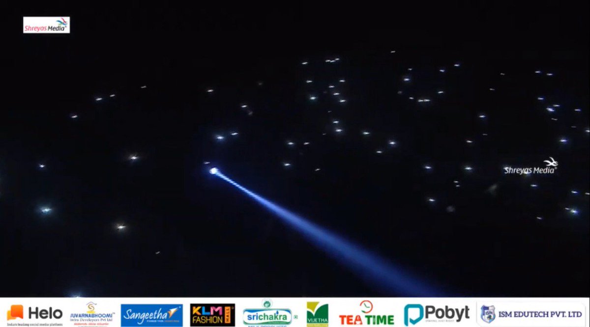 shreyasgroup's tweet photo. This is called #RowdyMass
#DearComradeMusicFestival happening at Hyderabad today is just lit!! 
Watch the full event live on : 
https://t.co/rdRZuJAE7e
Event by @shreyasgroup 
@TheDeverakonda @iamRashmika @MythriOfficial https://t.co/2iwNvnMx1V