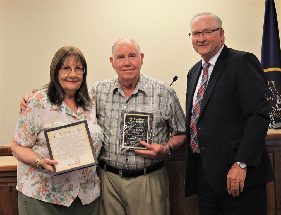 Jake and Helen Kester, pictured with #Santaquin Mayor Kirk Hunsaker (far right), were appointed Grand Marshals over the upcoming Orchard Days Parade. #readthepaysonchronicle #paysonchronicle #thepaysonchronicle #utahnews
Full story to appear in The Payson Chronicle.