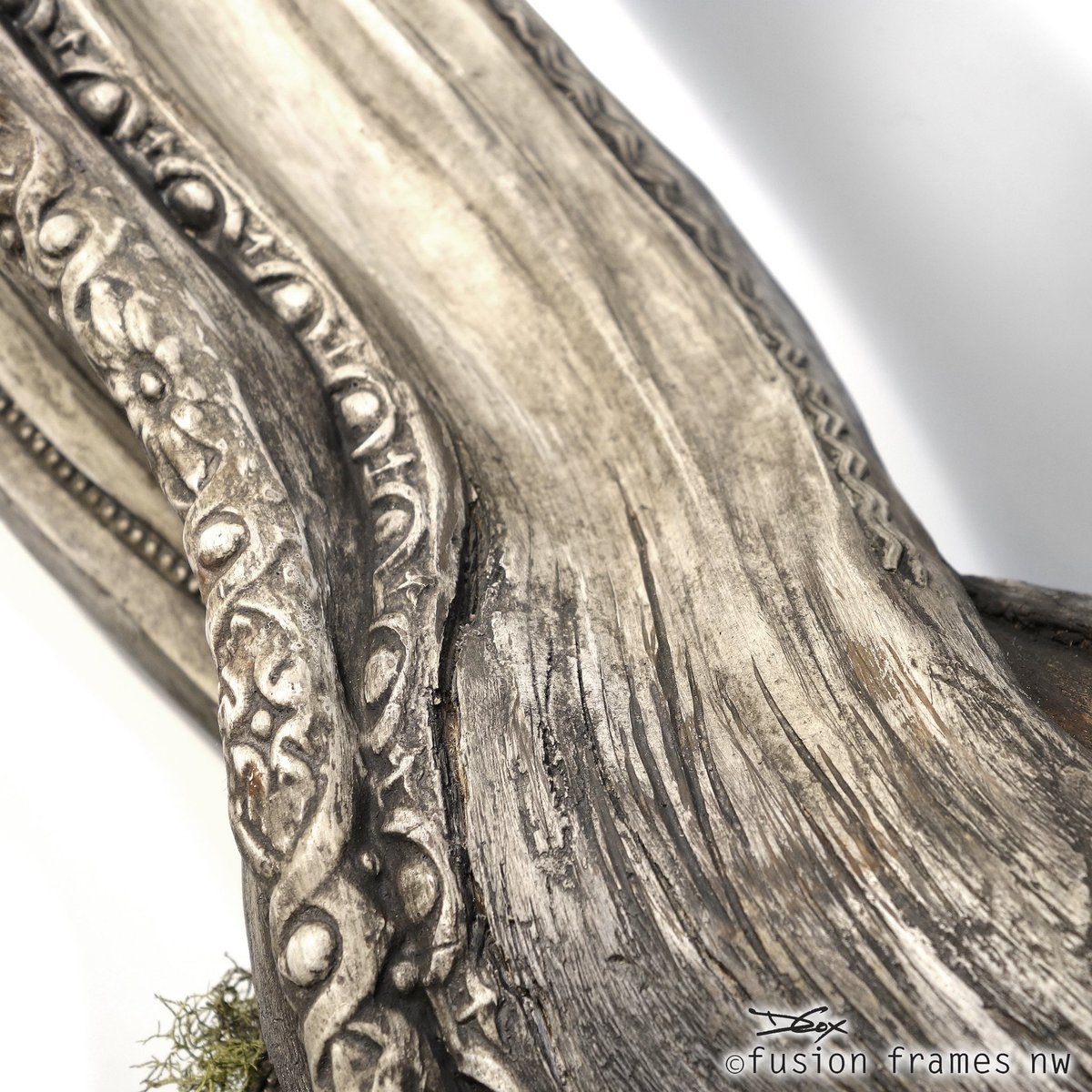 fusionframesnw's tweet photo. #Zen is the union of an #antique #frame and #pine branch. Reminds me of a depth of life achieved by means of harmony. #featureme #art https://t.co/fXIiuxg6QL
