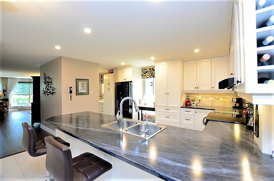 JeffMillerRE's tweet photo. OPEN HOUSE SUNDAY July 21st 12-2 * 24 Marilyn Dr. Unit 103 Guelph. Great building,great location,great unit.3 bedroom 2 bath newly reno'd nothing to do but move in.BBQ area and sitting area close to this unit.  https://t.co/afgaA3lztF MLS -X4511531 #guelphrealestate #condoliving https://t.co/IvgugAfd1M