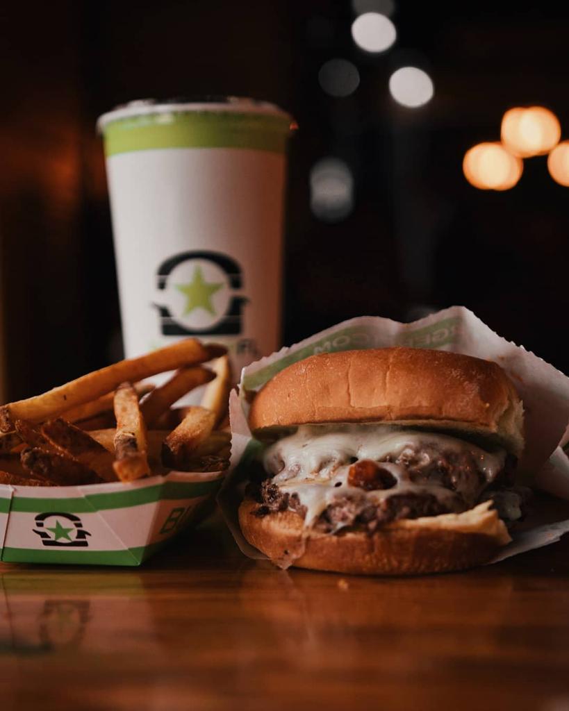BurgerFi's tweet photo. It's a boss meal kinda Friday. ππ #MeatTheCEO
πΈ - leviventura https://t.co/Fzb5lCC36n