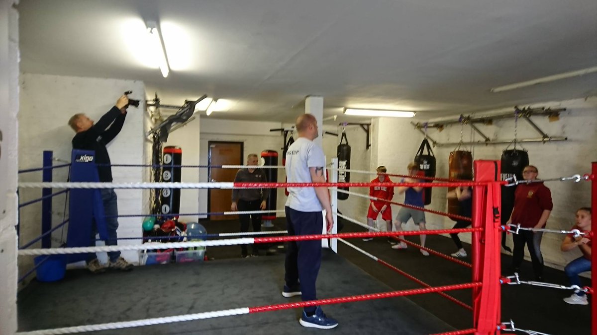 PSOSDunfermline's tweet photo. Practice run for our official #PunchBeyond photoshoot at the end of the month. Fantastic commitment by the young people involved, getting gloves on during school holidays.
Some have now joined @trenchboxing evening classes to improve fitness/wellbeing.
#PunchBeyondYourLimits https://t.co/c3amQ5kDMc