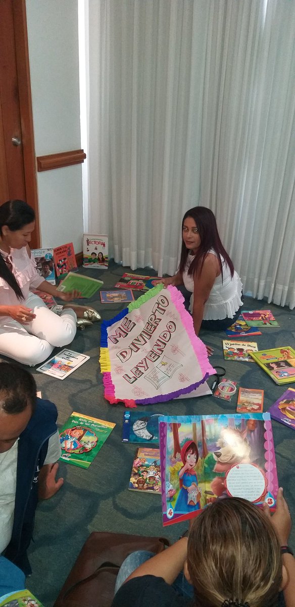 DalisRodrguez2's tweet photo. Lo mejor debe quedarse. #PTAPoliticaDeEstado con todo el agradecimiento a senadora @noragarciab por tutores de Colombia @PTA_Colombia   esperamos pronta aprobación de @SenadoGovCo  #JuntosSomosMas #TutoresBolivar https://t.co/cdLdizclrM