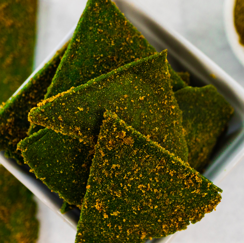 KuliKuliFoods's tweet photo. These #moringa chips inspired by @flickryan help you reach your daily vegetable intake! Not only are they healthier, they taste absolutely delicious! #foodiefridays #inspiredbymoringa #GriffithInstitute #gourmentchef #moringarecipe https://t.co/MpoGAl1VY0