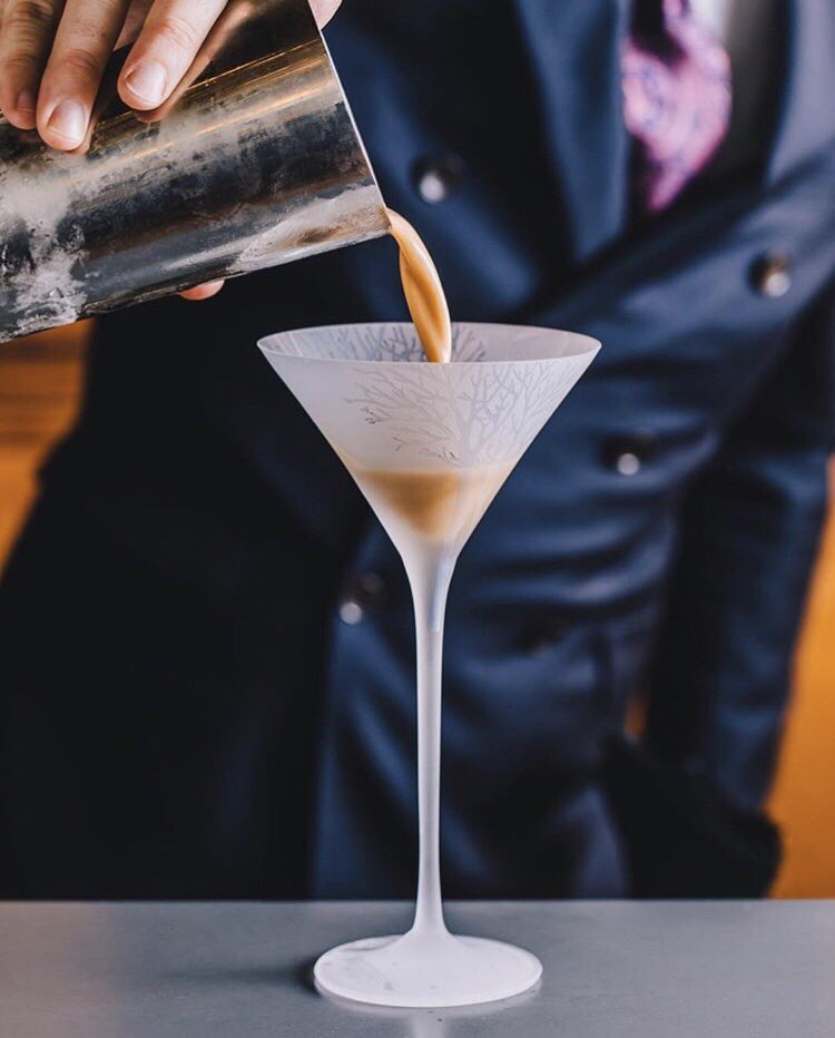 Shaken not stirred 🍸 It’s that time! Happy Friday!
#fridayfeeling #friday #martini #espressomartini #cocktails #cocktailtime #weekendvibes