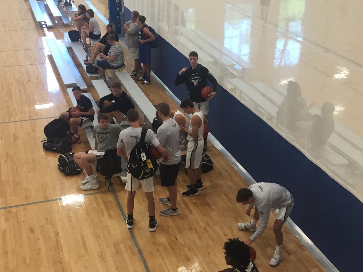 craiglibis's tweet photo. Nice 76-31 win over 16u KC Magic in opening round game of Hardwood Classic. #SDAttack https://t.co/dbtWLczVxP