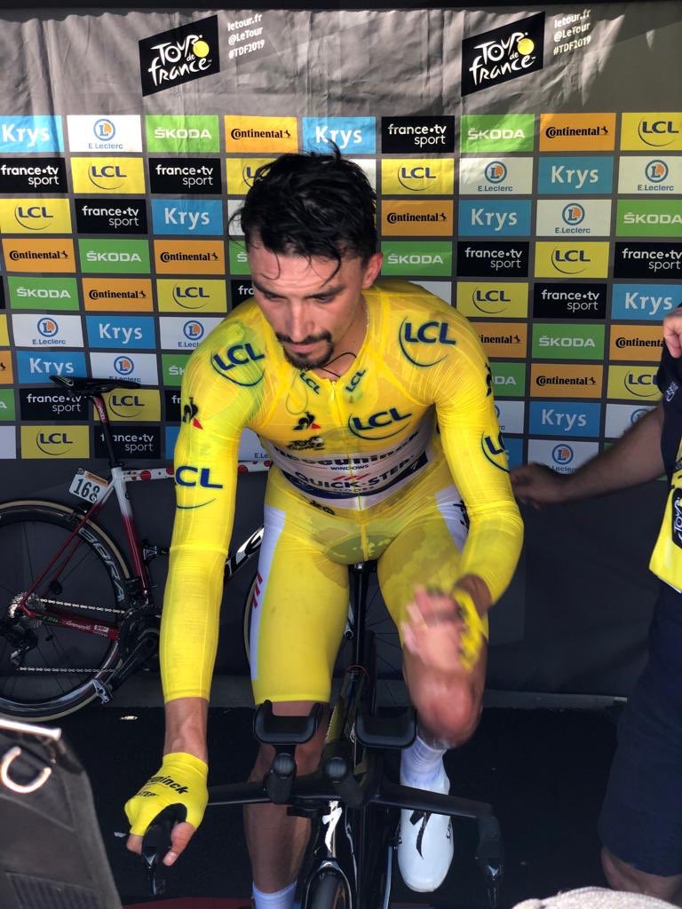 soudalquickstep's tweet image. Follow us and RT this picture for a chance to win a 2019 @PCyclingManager game key!