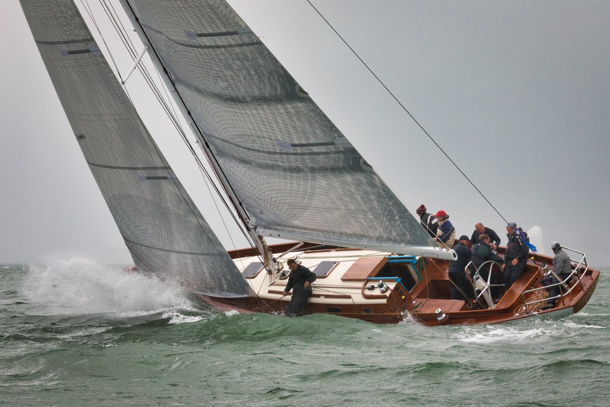 BCYC_BCW's tweet photo. Wet and wild racing in 25knots apparent on the final day of Panerai British Classic Week. Read up on today's action on the water here:
https://t.co/fDas94PTwi #paneraibritishclassicweek
Photos: Chris Brown Photography https://t.co/MLD0ecy3vy