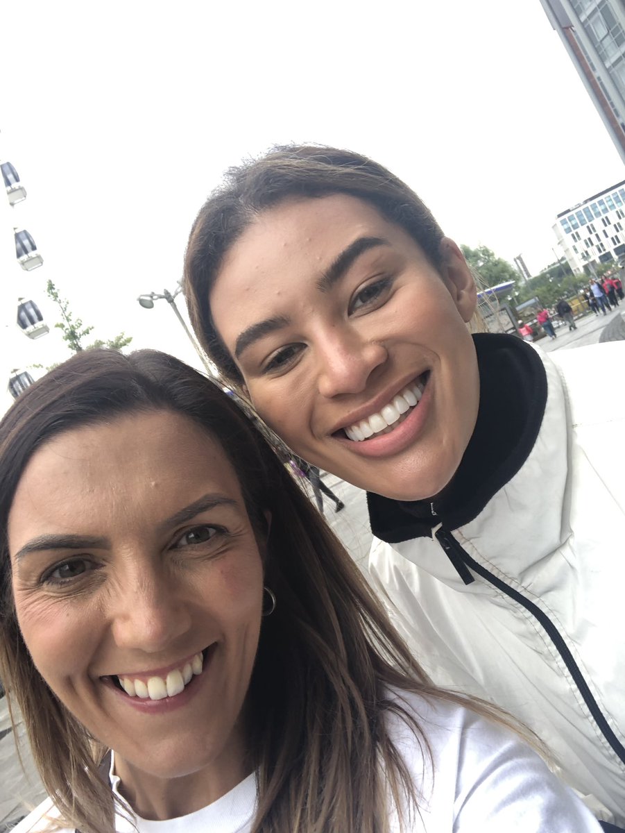 KelParsons's tweet photo. Meeting @MontanaRoseB @NetballWorldCup when @bellacouplandd isnt next to you 😂#ThisIsNetball #NetballWorldCup2019 #SportReliefNetball https://t.co/rcagrAdMoC