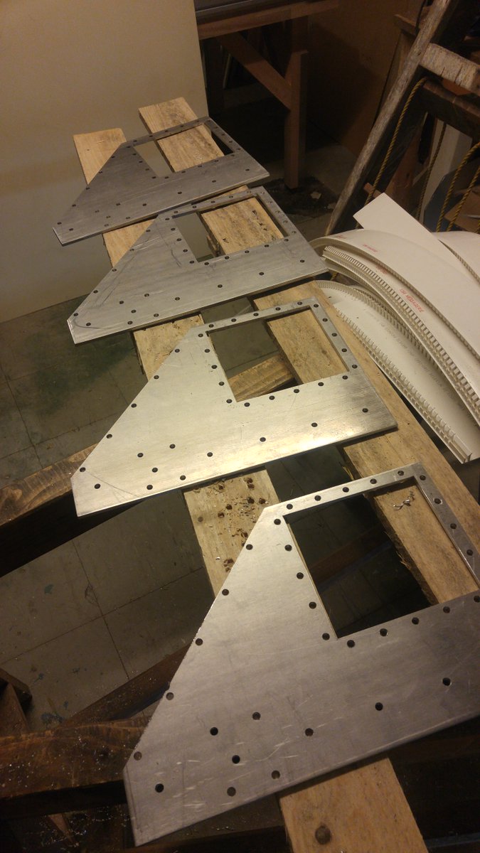 chantier_libre's tweet image. Finitions a la main des flancs du portique de notre #CNC #fraizilla après leur usinage