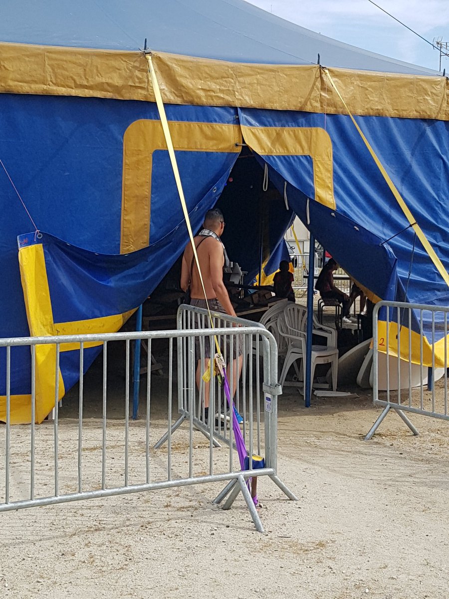 MarioRossiReims's tweet photo. Zvec @mariedepaquy visite pour cette fin d une semaine animée et réussie aux pieds des Tours #Walbaum grâce à la mobilisation des équipes de #TRAC et de la maison de quartier #3Fontaines .Des enfants joyeux et créatifs https://t.co/VYd4fXNAYS