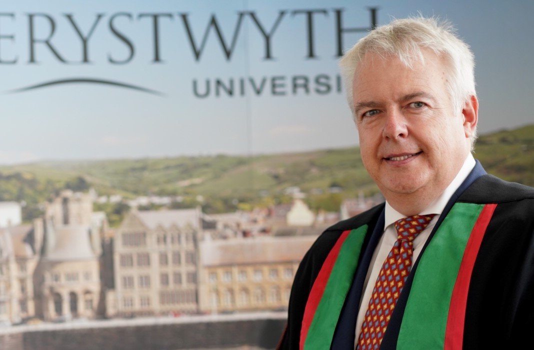 AberUni's tweet photo. Former First Minister of Wales @AMCarwyn and @AberLawCrim alumnus presented as @AberUni  Fellow #AberGrad2019 #LoveAber
https://t.co/Jv76Kk762l https://t.co/6Fchd7PMBw