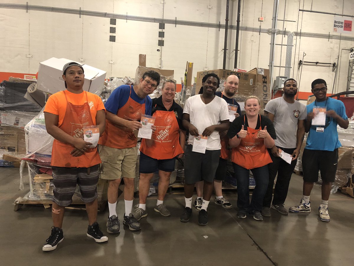 THDKaitlynLake's tweet photo. Recognizing some AWESOME linefeeders today with Homers.  Thank you all for consistently making sure your lines are full, Gaylord’s are flushed &amp; helping each other team lift!! 💪🏼 #ittakesavillage #tobesuccessful @HDRLC8615 @kl22c @alvarezthd8615 @lindaho46068684 https://t.co/Rddfs47VKd
