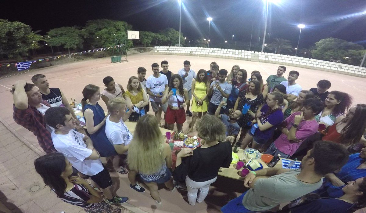 Los 25 estudiantes procedentes de #Europa ya conocen la cultura de la provincia de #Alicante, ¡y la #tortilladepatatas! 😋😋

🍽️  Ayer deleitaron a la <a href="/UniversidadMH/">UMH</a> con los platos más tradicionales de sus países

#SummerUniversity <a href="/AEGEEAlicante/">AEGEE-Alicante</a>