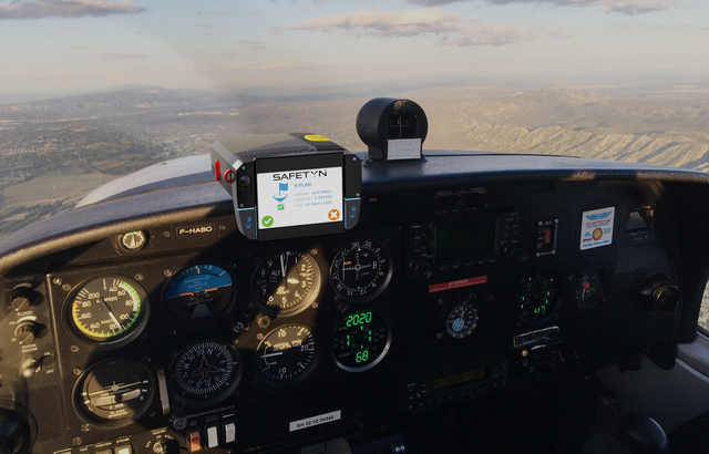 CapgeminiEngFR's tweet photo. #1jour1innovation - #Safetynbox la box connectée qui peut sauver la vie des pilotes d'#avion 👉 https://t.co/hRkGSp5NAL via @AeroBuzzfr https://t.co/bJpl3Igeki