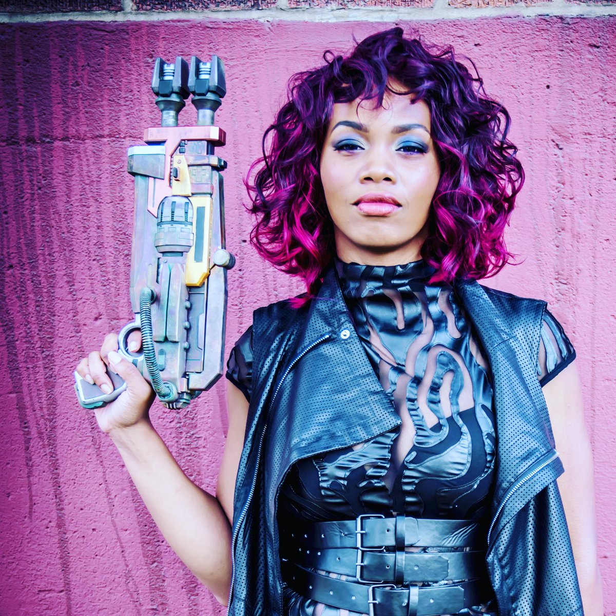 sugargamer's tweet photo. "Who say they gon save the world? 
Who say they gon save the world?
I don't need nobody else, I'ma save myself- Man I ain't no little girl
I'm a grown ass woman! (Lyrics from the song "I Love Me" by the talented beautiful @nikkiLynette ) #cosplay from #projectviolacea https://t.co/3cFv5jlQV2