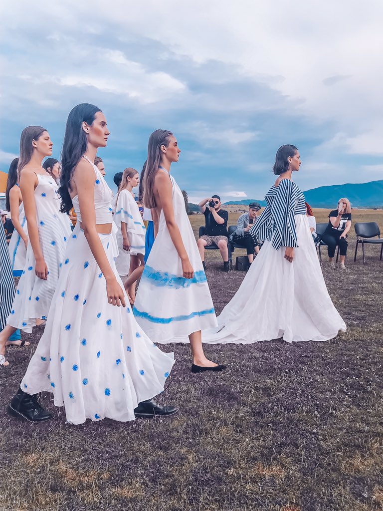 saycurls's tweet photo. Fly me high in the sky 🛫 w/ designer Bianca Popp @feericfashion
#feelfeeric #feericfashionweek https://t.co/pKXHvFUytY