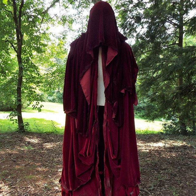 The Masque of Red Death…a sleeved #cloak created with several shades of premium red #velvet fabrics. The cloak is adorned with a hood and a cowl that can be worn over the face or tucked into the hood as desired. If there is such a thing as “horrifyingly enchanting,” this is …