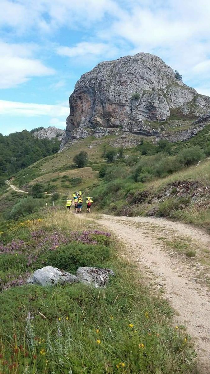 GSCOUT125's tweet photo. De ruta y lejos de poblaciones, ahorrar batería del móvil es muy importante. Siempre debe haber un tfno. operativo para comunicarnos si hay una urgencia. Os dejamos
estos consejos para tu #CampamentoScout ¡Comparte! https://t.co/PzkQeQ66GD