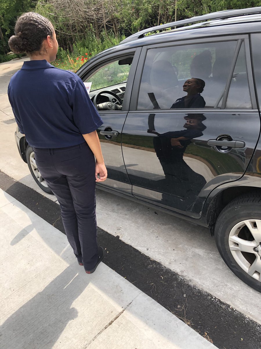 communitycopTPS's tweet photo. Today @youthinpolicing assisted with speed enforcement. Drivers were given the choice of getting a ticket from me or a road safety talk from the YIPIs. @SuptCorrigan @TPS11Div #roadsafety #VisionZero #yipis #slowdown https://t.co/sPZw5ZVvq1
