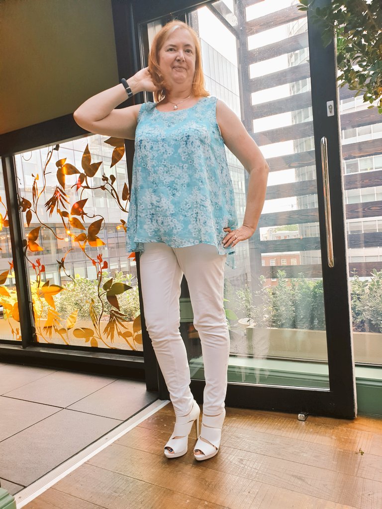 DianeLeicester's tweet photo. Day 19 and I've roped in some friends 👍 always good to have another 6 footer in your squad (she models so well, shes clearly a natural) 😉 #shoemonth #tallsquad #ivyleague https://t.co/DBWQbAtCyp