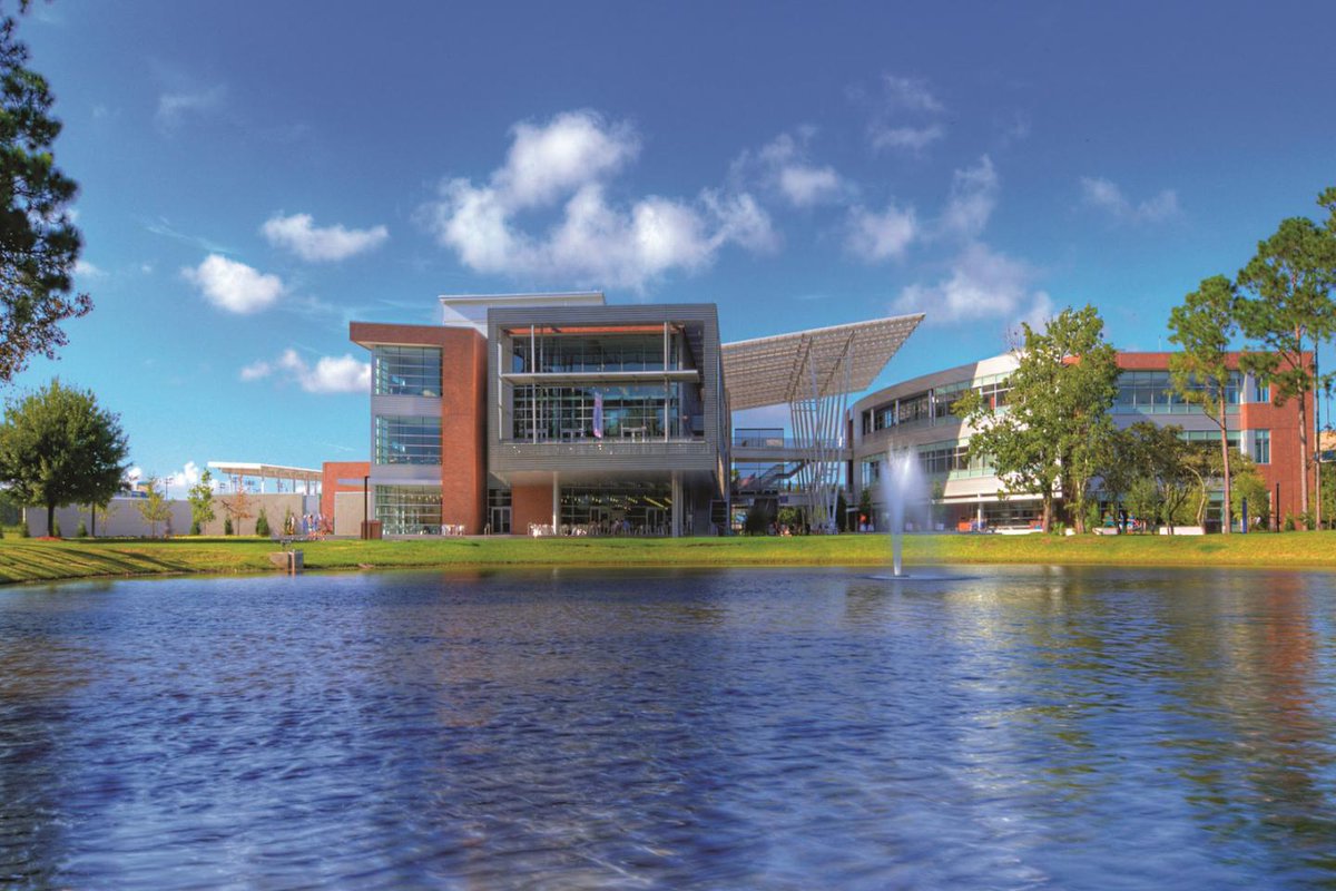 CORAPTherapy's tweet photo. Lovin’ the #SWOOPLife! 💚 We spent the day meeting with our valued professors + academic partners @UofNorthFlorida before heading over to @JUOnlineDegrees. #JUPhinsUp #CORApt https://t.co/9XZvydwYjS