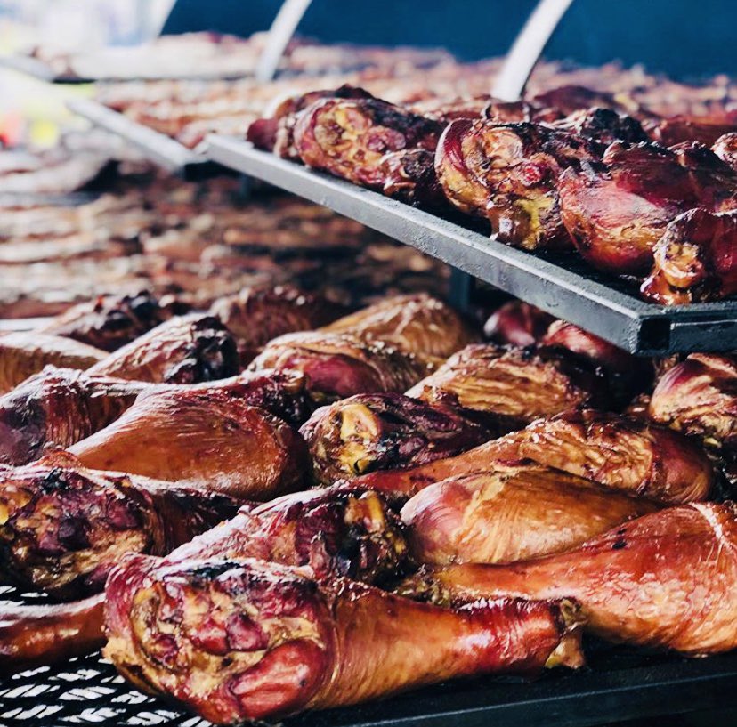 StreetFareSA's tweet photo. Second half of the deliciousness! π #ThePurplePigBBQ @QueeniesSaint @whatthewafflesa Open from 5 PM-Midnight!
#streetfaresa #foodieheaven #eatwherestreetfare #safoodtruck #foodtruckpark #safoodie #safoodblogger #safoodpics #saeats #eatlocal https://t.co/ThhJy2SC1m