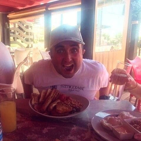 samwillis1456's tweet photo. Man vs Food... I won 🥂🍺🍺🍺 https://t.co/dSf4FruCLA
