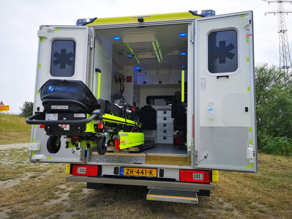 Vandaag m'n eerste dienst op de nieuwe 18-172. Nieuw model, elektrische brancard, verschillende ergonomische aanpassingen t.o.v. de vorige serie. Vanmiddag even de tijd gehad om wat plaatjes te schieten.