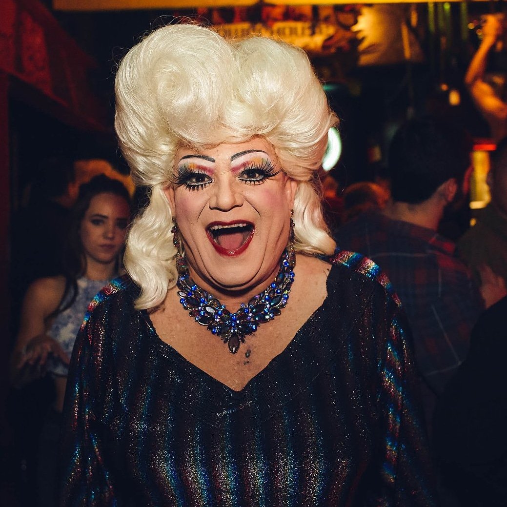 MuthaChucka's tweet photo. Thanks to Joe Montana (NOT the sportsball guy) for this great shot drom Powerblouse at @sfpowerhouse ! #dragqueen #sfdragqueen https://t.co/V4MjD4qnUb
