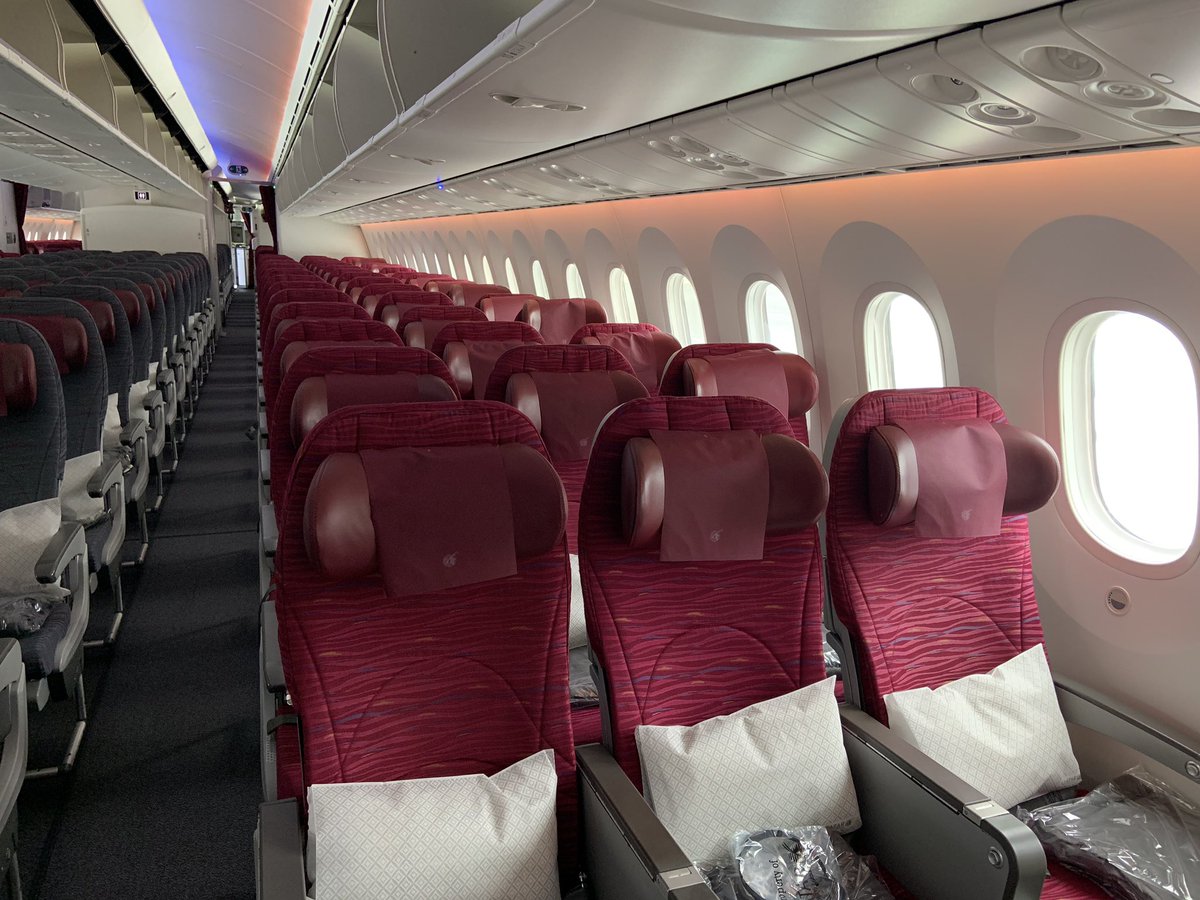 Coventry Uni PA’s spent a lovely few hours away from their desk to experience the #Qatarairways aircraft at #birminghamairport. This gave them an insight to why this airline has become #Skytrax #airlineoftheyear for the fifth time running #goingplacestogether #beyondbusiness