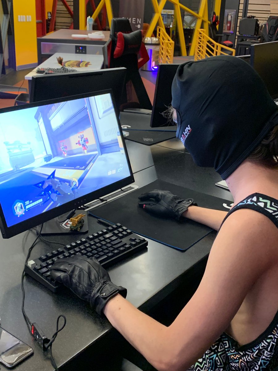 owhobbs's tweet photo. It was only a matter of time until I got the gamer mask to match the gloves. https://t.co/LyB7avYbit