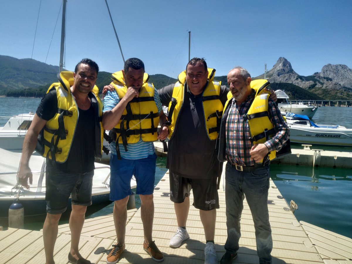 manosarribafm's tweet photo. Nos hemos empapado pero ha merecido la pena la experiencia 🚤 Muy recomendable 👏👏💃💃
#Riaño
#Motojet
#leonesp https://t.co/z1t8HomGwl