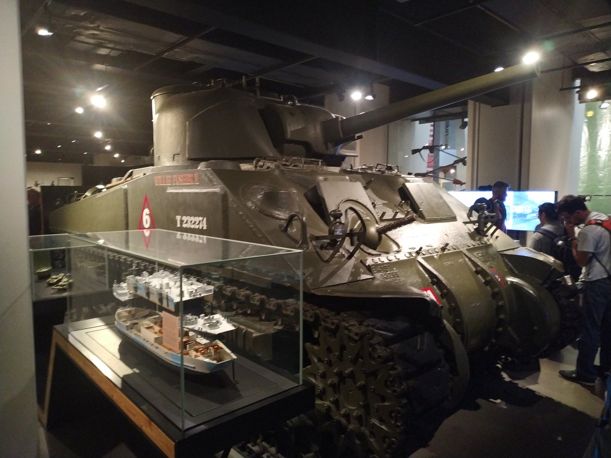 Eduspalace's tweet photo. Terminamos la SGM con un motor @RollsRoyce #Merlin que se montaban en los #spitfire y en los #hurricane, un águila con la esvástica ( la #Reichsadler) , un tanque #Sherman y una copia de la #litleboy https://t.co/kB9iD9SEso