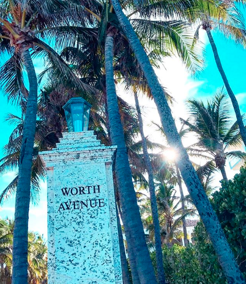 MLPalmBeach's tweet photo. #Fashion #Friday on Worth Avenue, home to numerous upscale boutiques, luxury brands, and Palm Beach designer fashion!
•
•
•
#modernluxury #mlpalmbeach #palmbeach #luxury #fridayvibes #fridaynight #fridayfeeling #fridayvibes 🌴 https://t.co/0Vnsfis1nv