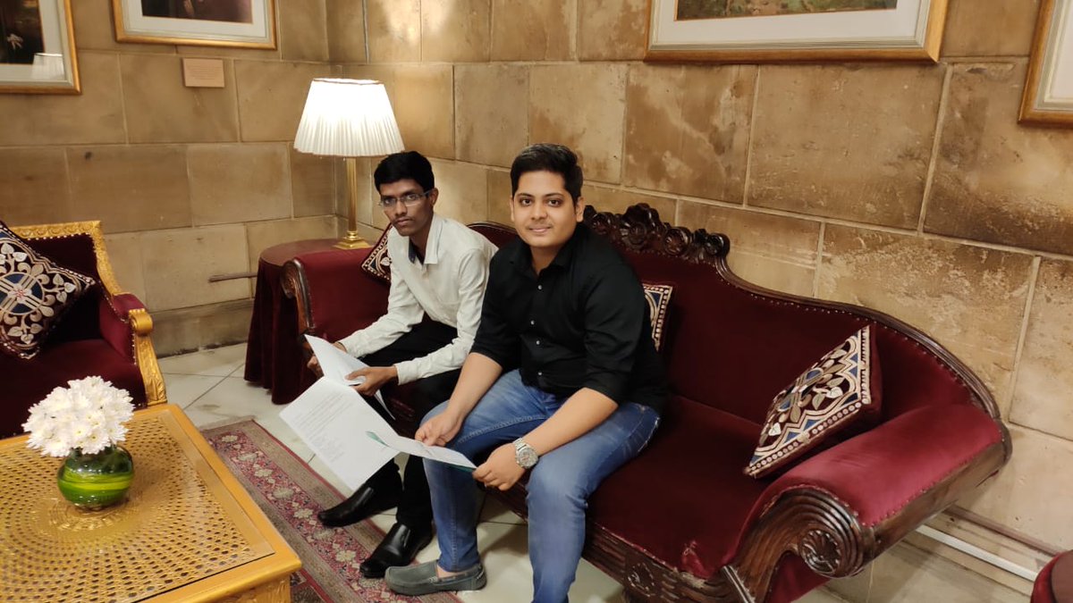 iamrudramurthy's tweet photo. See my team VACHANA'S dedication!  Even now late night, they are working about our MP MADE EASY pgm at ITC Windsor, luxury collection hotel venue, about planning for the entire show and for the best hospitality of ALL our future millionaire traders. 
Team VACHANA deserve a bow.. https://t.co/DXSf33Ny5p
