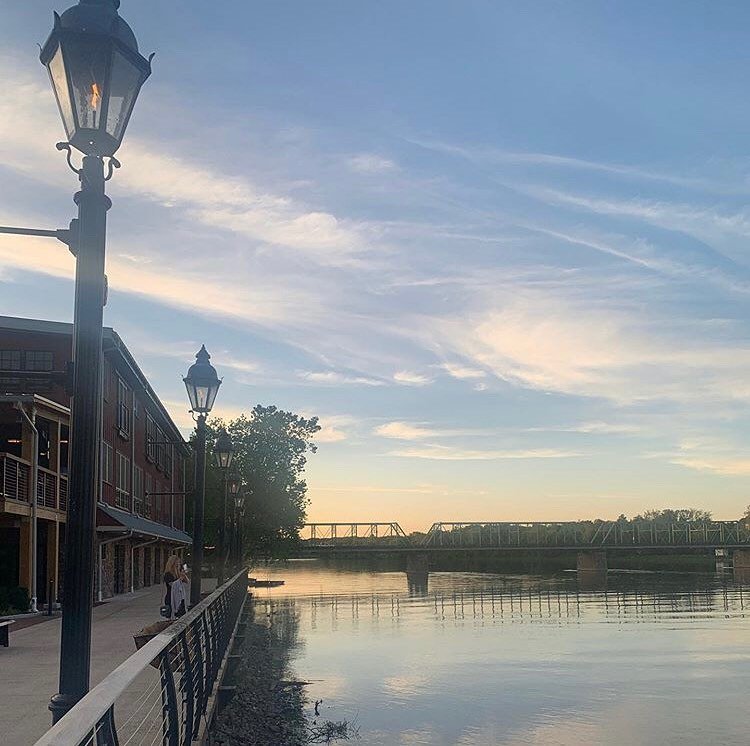 DRTLocal's tweet photo. European vibes from the recently renovated waterfront in New Hope, PA. #delawarerivertowns #drtlocal https://t.co/L8mv0mxxPy